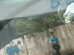 [Vídeo ] Trio assalta  passageiros de van na Av. Fernandes Lima neste sábado (11)