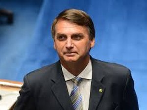Sem defesa, Bolsonaro perde mandato e candidatura