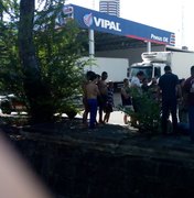 Jovem acusado de roubos é amarrado por populares em Maceió