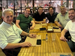 Reunião discute Isnaldo Bulhões candidato ao governo com esposa de JHC como vice