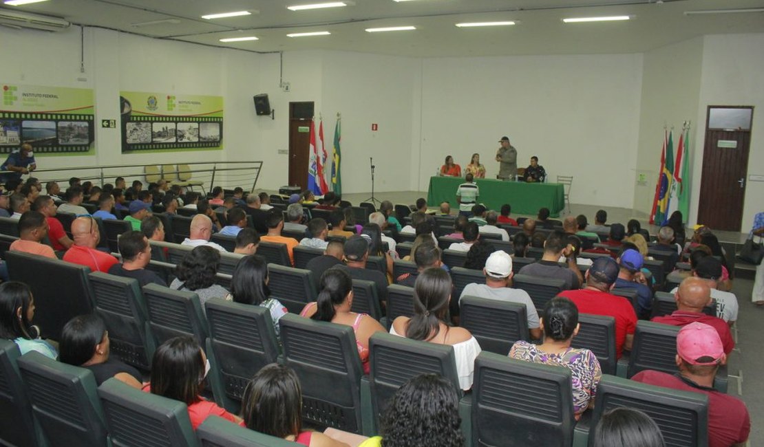 Polícia Militar orienta servidores da Semed Penedo sobre segurança nas escolas