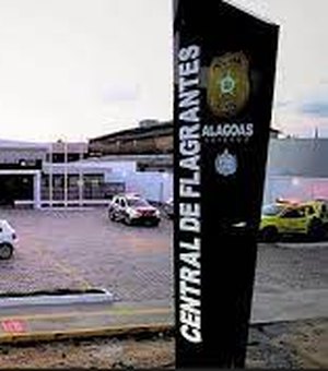 Mulher é presa traficando drogas no quintal de casa no bairro Cidade Universitária