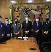 Arthur Lira recebe presidente da ALE e comitiva de Alagoas em Brasília