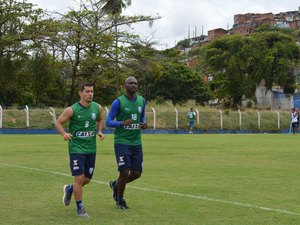CSA comunica 'fim do ciclo' de Leandro Souza e Rafinha