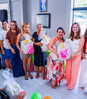 Prefeitura realiza a 4ª entrega de enxovais do projeto “Mãe Arapiraquense” de 2025
