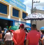 [Vídeo] Servidores de Teotônio Vilela se reúnem em Secretaria de Educação por acordo descumprido