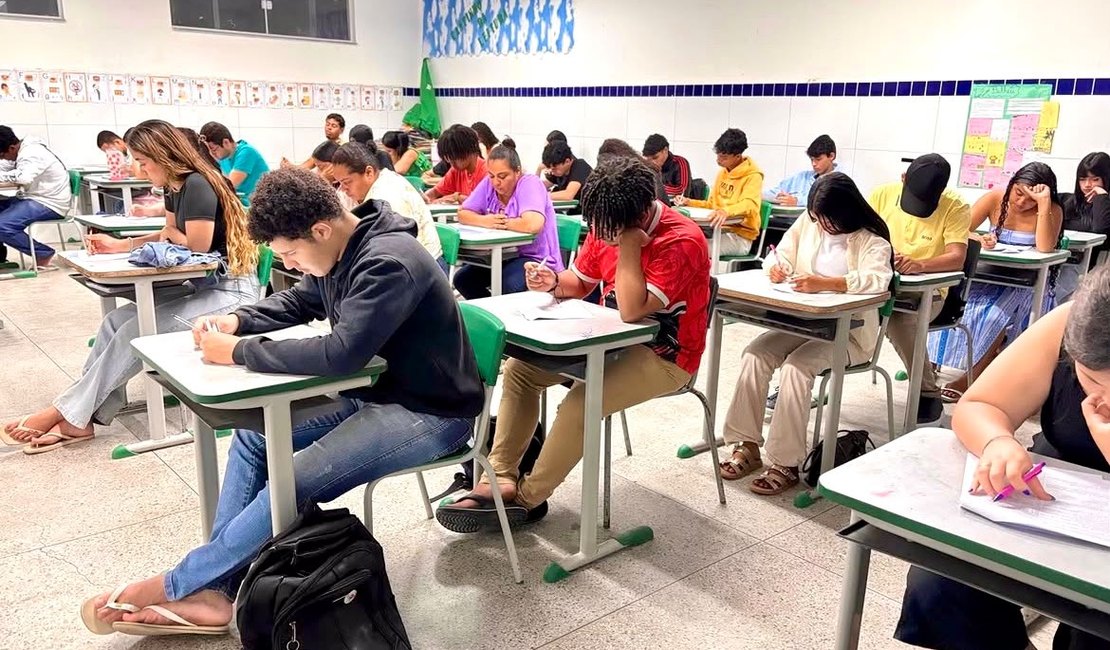 Canoa Cursos realiza segundo dia de simulado para o ENEM 2026