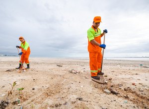 Prefeitura recolheu mais de 2600 toneladas de lixo na praia nos últimos três meses