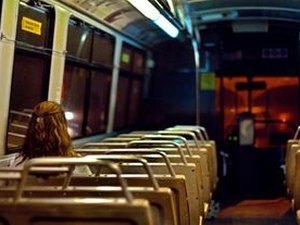 Mulheres querem lei para descerem do ônibus fora do ponto depois das 22h
