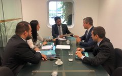 Rodrigo Cunha em reunião com o presidente do Conselho Administrativo de Defesa Econômica (Cade), Alexandre Barreto