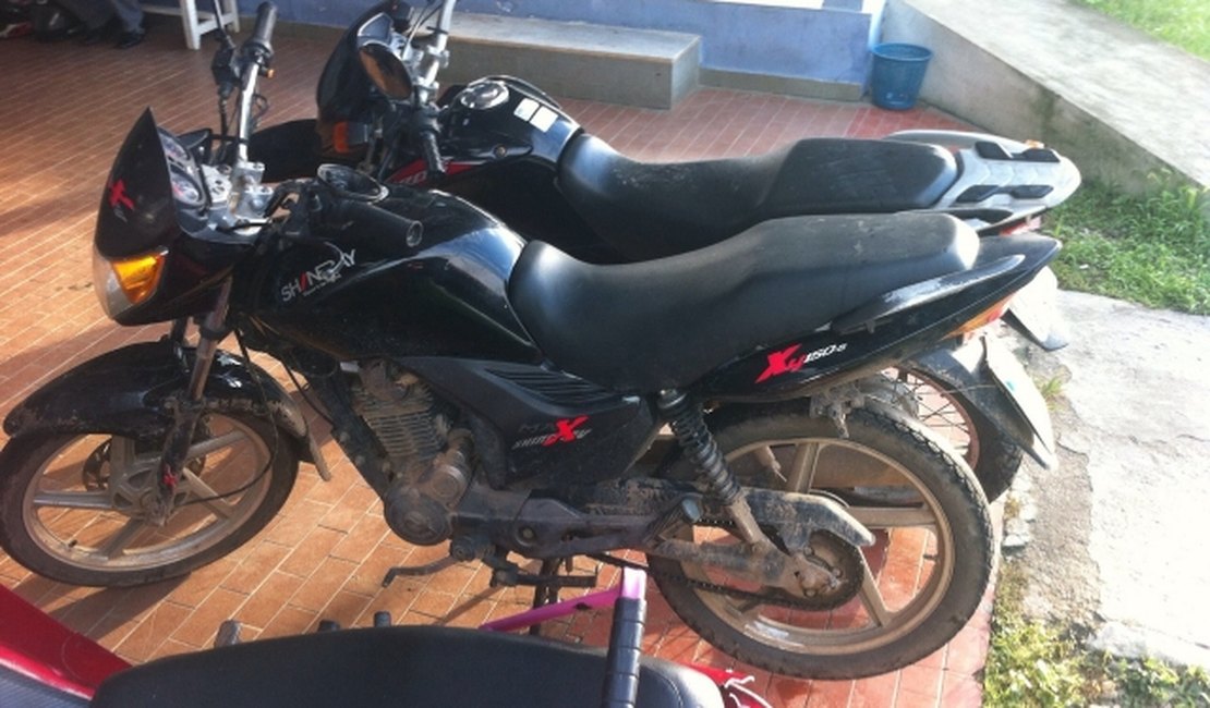 Polícia recupera duas motocicletas no bairro Manoel Teles em Arapiraca