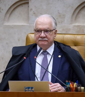 Fachin tira do inquérito das fake News pedido de Moraes contra Mendonça
