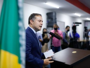 Renan Filho anuncia pagamento de duas folhas adicionais e sem desconto previdenciário
