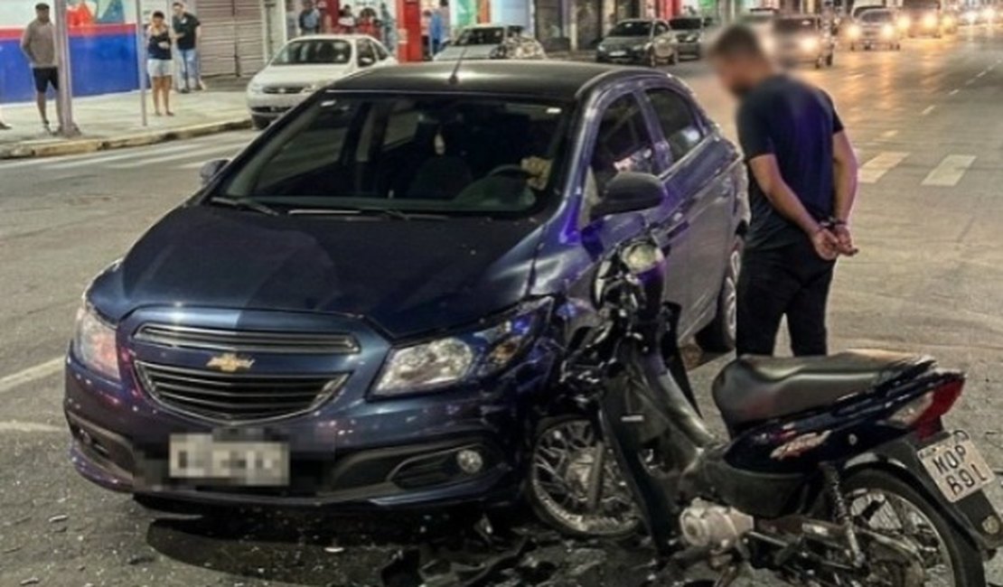 Motorista embriagado avança sinal vermelho, provoca acidente e é preso em Arapiraca