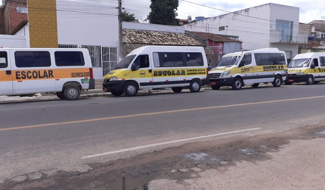 Com atividades paralisadas, transportadores escolares farão mobilização em Arapiraca