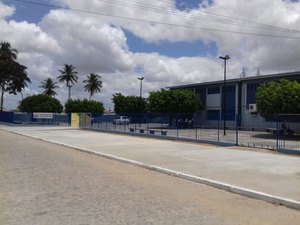 Estudantes sofrem assaltos e têm medo de ir à escola