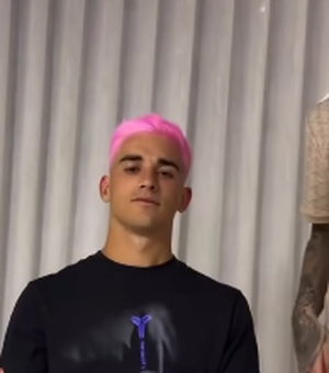 Gavi cumpre promessa e pinta cabelo de rosa após conquistar a Copa do Mundo