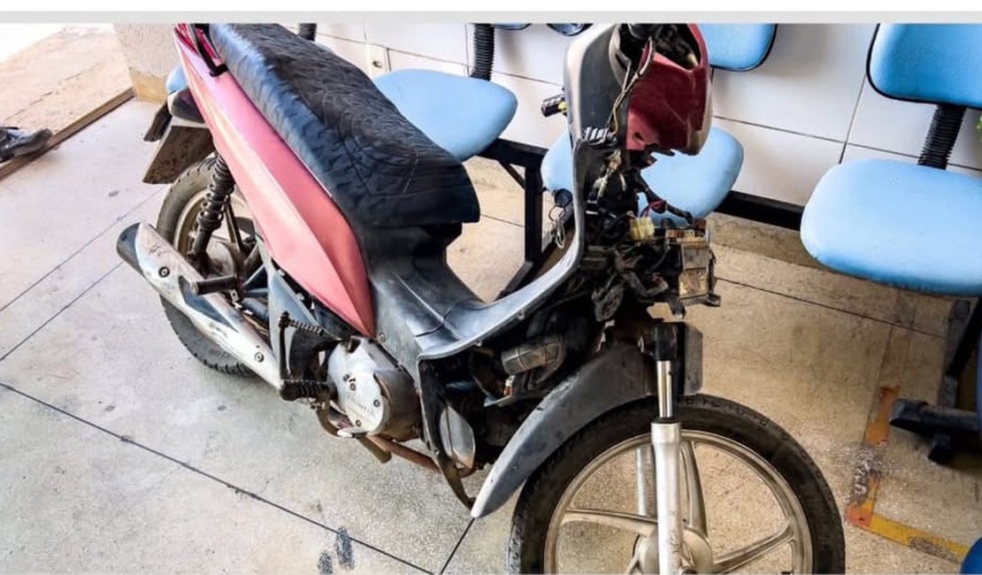 Veículo irregular abandonado é apreendido na cidade de Matriz de Camaragibe