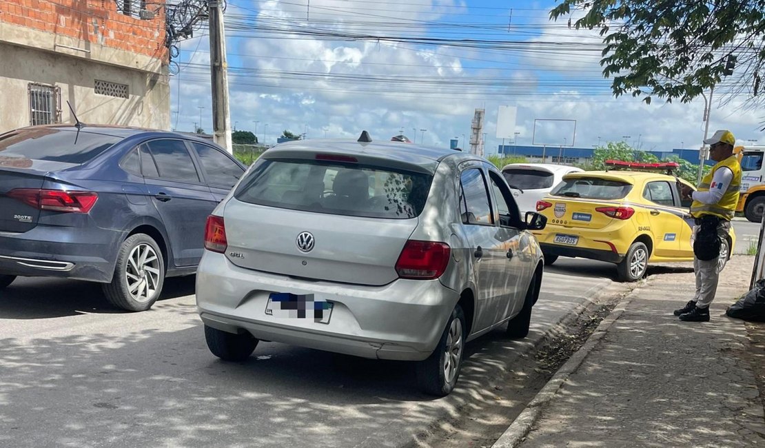 Ação integrada prende foragido da Justiça após abordagem veicular no Benedito Bentes