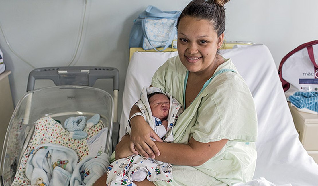 Uma em cada cinco crianças nascidas no país é filha de adolescente