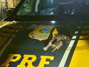 PRF recupera dois veículos e prende suspeito armado em Pilar e Rio Largo