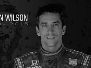 Piloto da Formula Indy morre um dia após grave acidente nos EUA