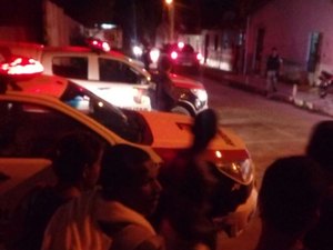 Criminosos trocam tiros com a polícia e uma pessoa morre em Maceió