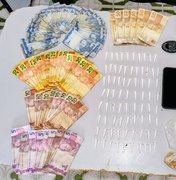 Adolescente é apreendido com cocaína escondida em casa abandonada no bairro Manoel Teles, em Arapiraca