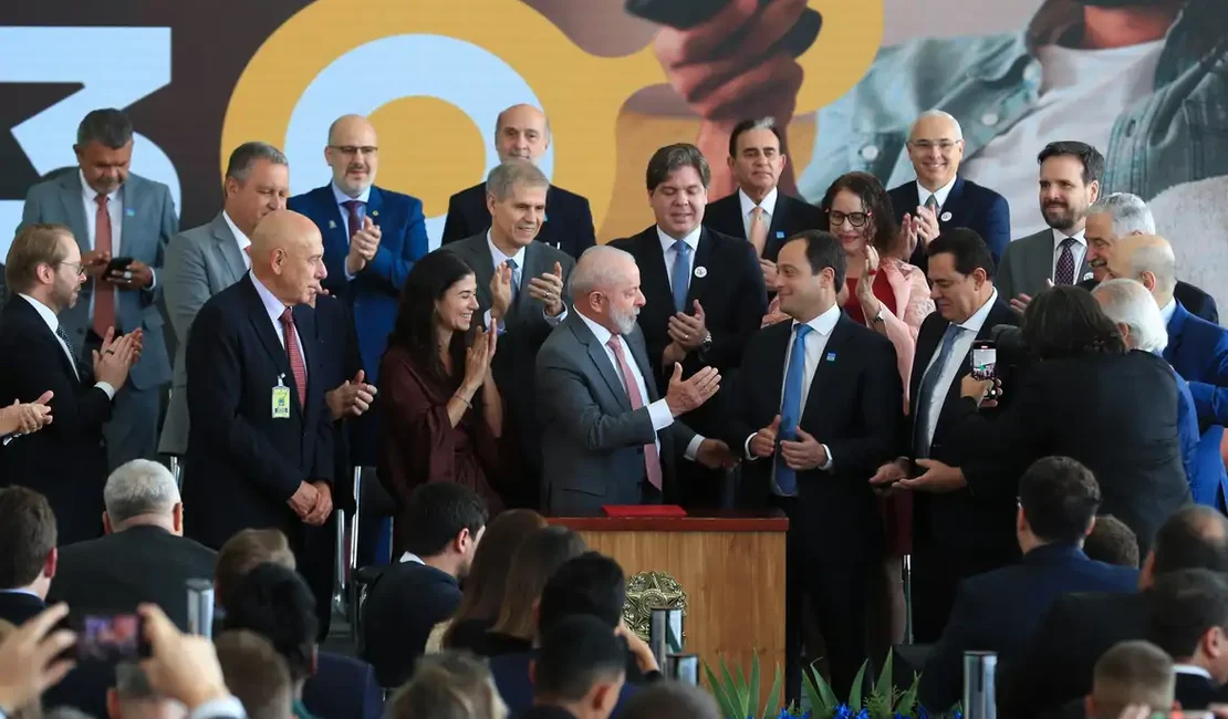 Lula assina decreto da TV 3.0; novo sistema deve começar em 2026