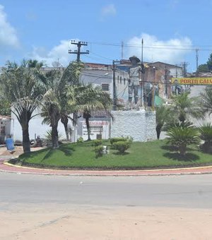 Homem ameaça vizinho e ataca policiais em Porto Calvo