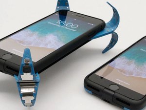 Estudante cria capa de celular que é ativada durante a queda