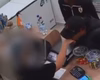 Homem assalta sorveteria, leva picolés e beija a mão de atendente, em Goiás