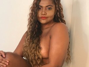 Gaby Amarantos faz 40 anos  e celebra com foto nua