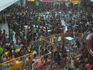 Suposto policial ameaça atirar após discutir com colega e provoca pânico em shopping