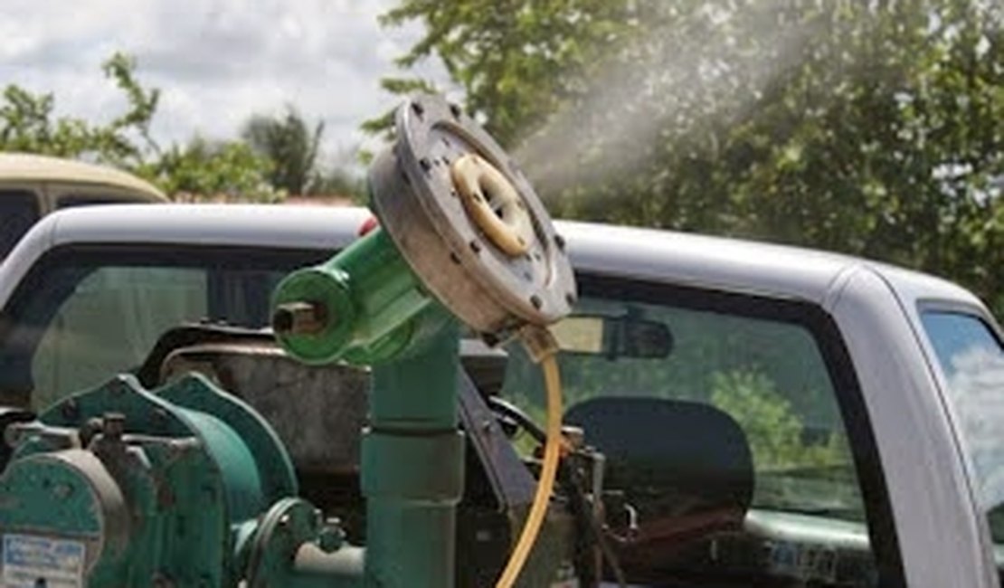 Carro fumacê volta a trabalhar no combate à dengue após aumento no número de casos