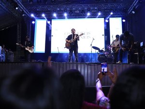 Banda Gratidão e Felipe Rodrigues reúnem milhares de pessoas na Festa do Evangélico em São Sebastião