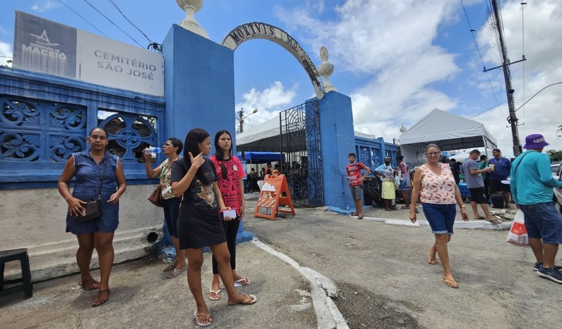 Cemitérios de Maceió terão programação religiosa durante o Dia de Finados