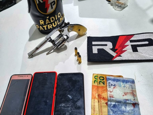 Dupla armada é capturada após roubar loja de celulares, em Arapiraca