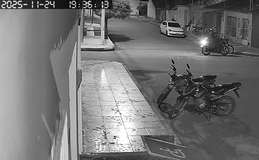 [Vídeo] Motociclista de aplicativo tem celular roubado durante assalto em Arapiraca