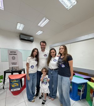 Deputado Daniel Barbosa vota em Arapiraca e agradece apoio dos alagoanos