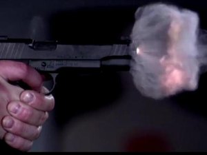 Homem tem casa invadida e é baleado na parte alta de Maceió 