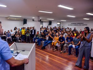 Ambulantes da orla de Maceió discutem regras de trabalho em audiência pública