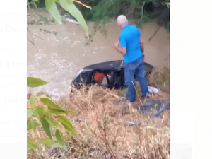 Van de Alagoas que seguia para Natal Luz em Garanhuns se envolve em acidente com duas mortes