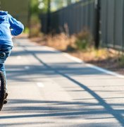 Menino de 11 anos é suspenso da escola e foge de casa de bicicleta 