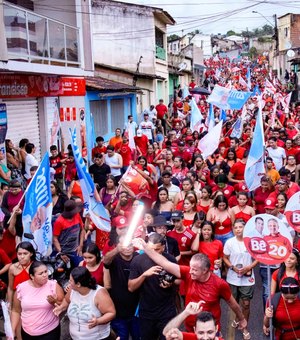 Flaubert Filho, com Rodrigo Pedrosa, coloca multidão nas ruas de Viçosa