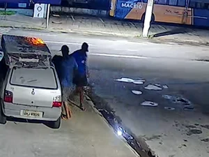 Dupla invade loja de colchões em Maceió e furta carro usado em entregas