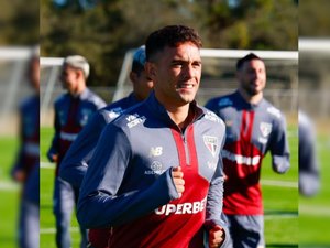 Primeiro treino de Enzo Díaz no São Paulo tem golaço de Oscar em atividade