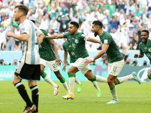 Messi marca, mas Arábia Saudita se impõe e vira sobre a Argentina na Copa