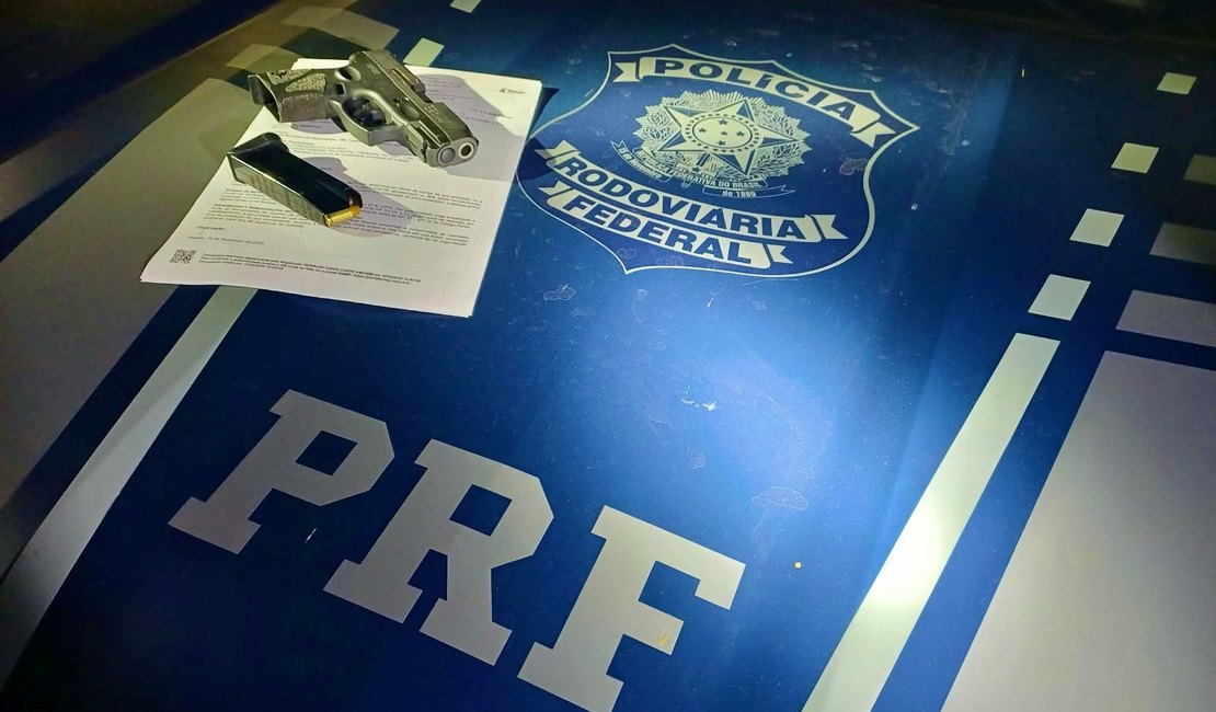 PRF prende homem com mandado de prisão por homicídio e porte ilegal de arma