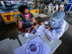 Maceió Rosa: mulheres participam de ação no Terminal Rodoviário